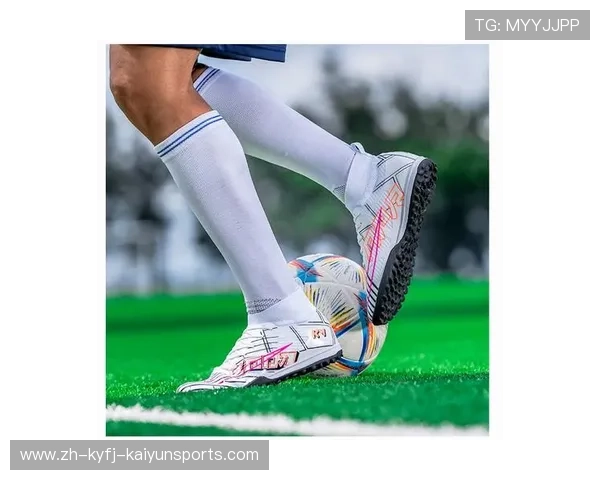 足球鞋钉长度选择是否针对比赛地面条件决定球员抓地与移动稳定性